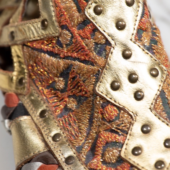 Vintage Spanish Leather Tapestry Gladiator Sandals - Picture 3 of 8